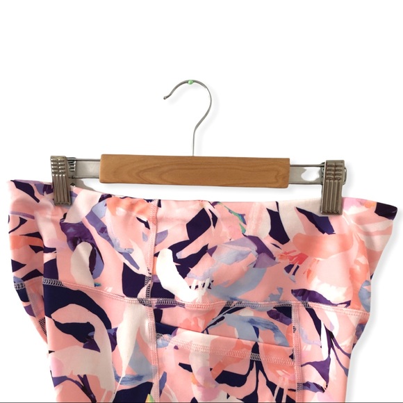 ππ½ββοΈbebe sport | Pink Floral Print Athletic Pocket Capri Pants - Picture 13 of 15